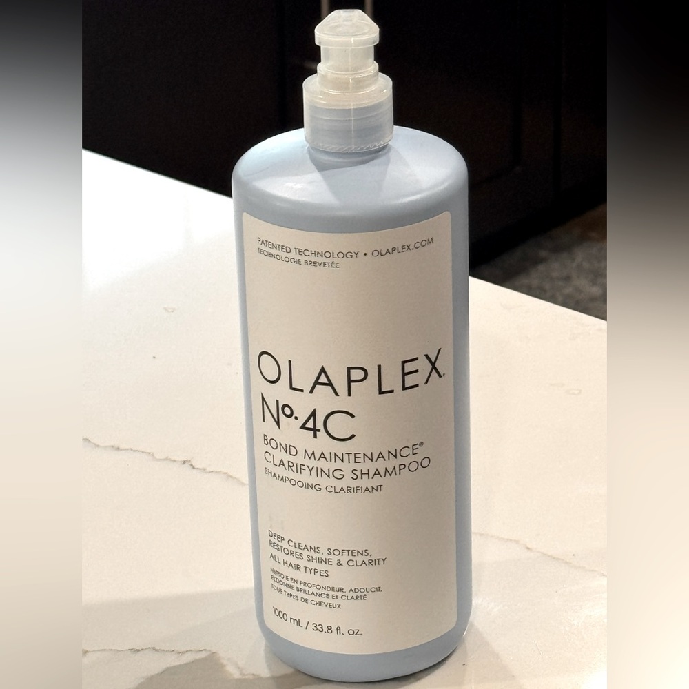Olaplex N•4C Clarifying Shampoo.
Size 33.8 oz
